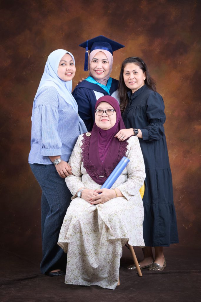 Convocation Photo In Studio (Graduation) 3 Convocation Photo In Studio (Graduation) 3